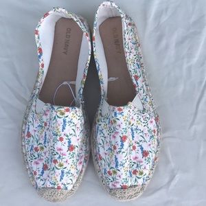 Beautiful floral Old Navy summer shoes